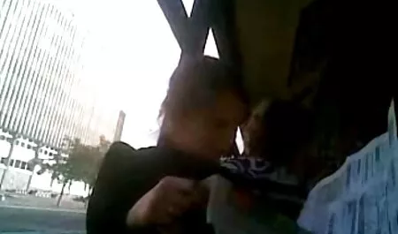 این کاربر شورت لامبادا سکسی امتداد در یوگا و سپس امتداد دهان او در اطراف
