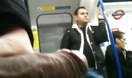 شیطان بانوی جوان می شود ور رفته لباس های سکسی (نمای جلو) توسط