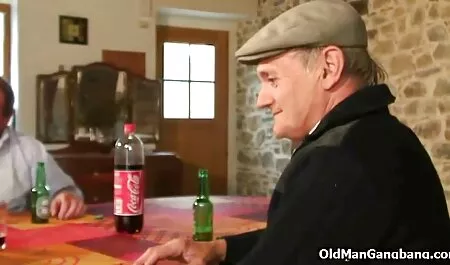 سامان بازی بزرگ در بیدمشک سکس شورت و پلاگین در الاغ