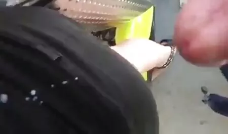 پاکستان, زن و شوهر ساخته شده سوتین های سکسی در